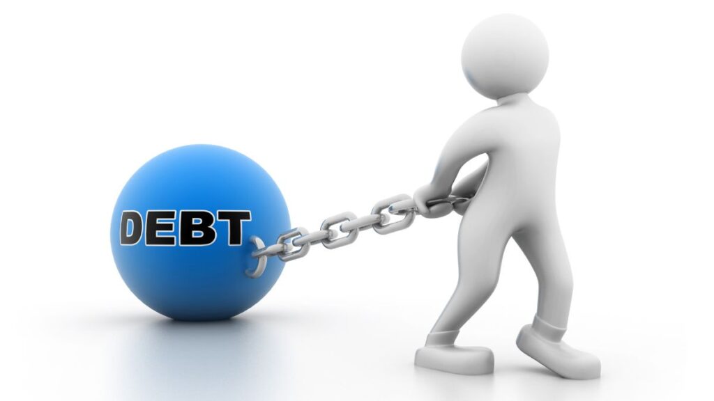 日本の街角にあるインドカレー店の外観とネパール人シェフ。